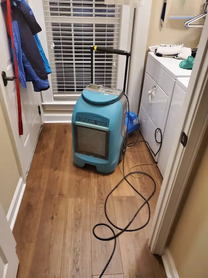 Commercial dehumidifier deployed for Crawl Space Restoration in Laketon